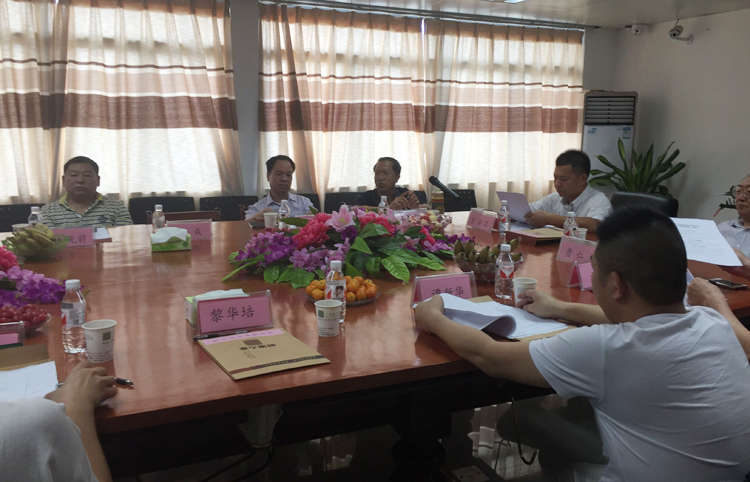 广西农村扶贫助困联合会第一届理事会全体会议讨论下一步工作方向和工作重心